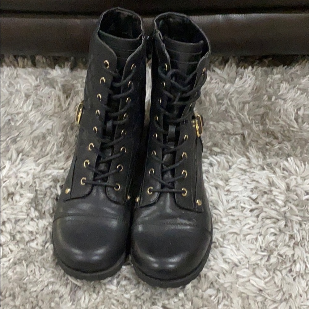Guess boots